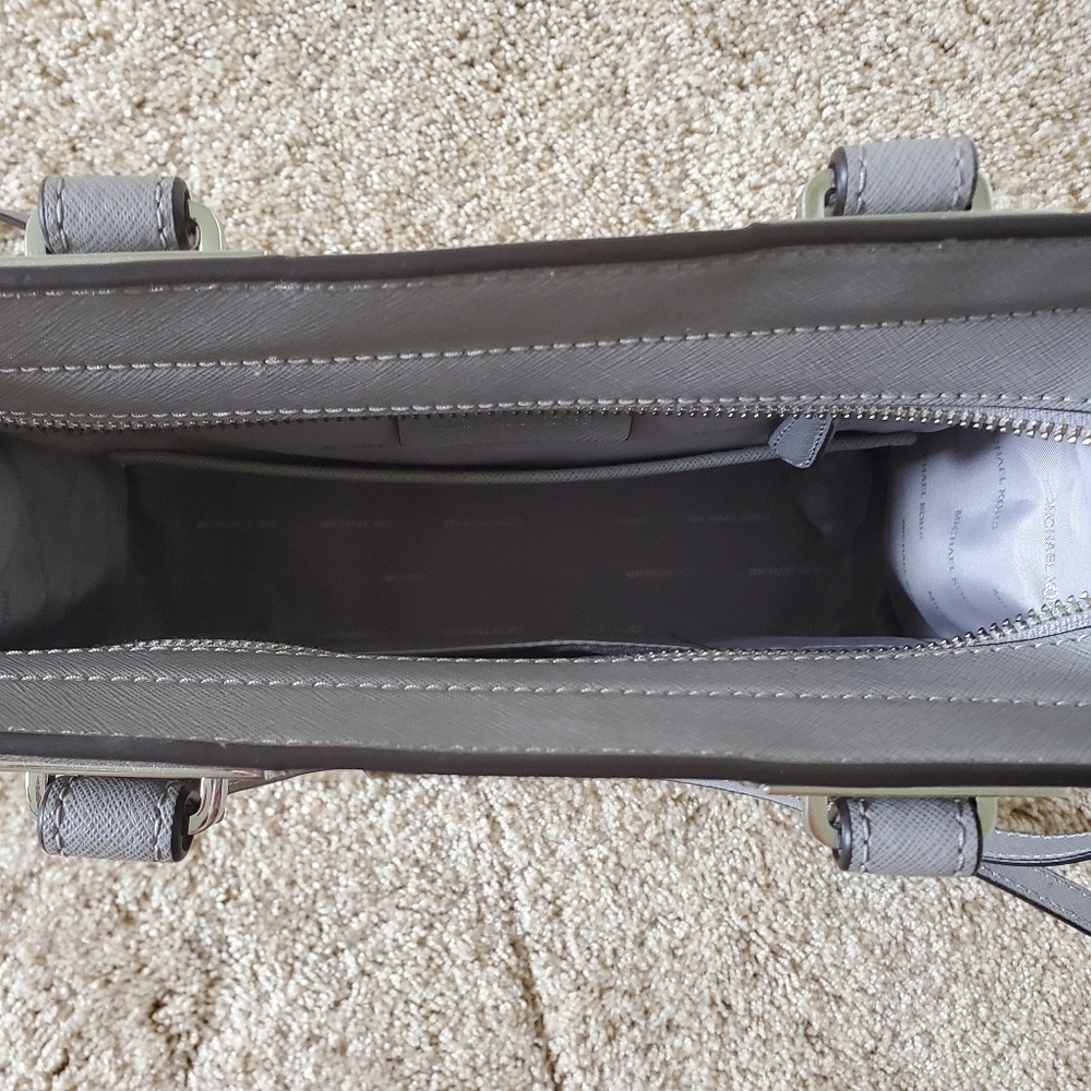 Purse - Picture 2 of 5